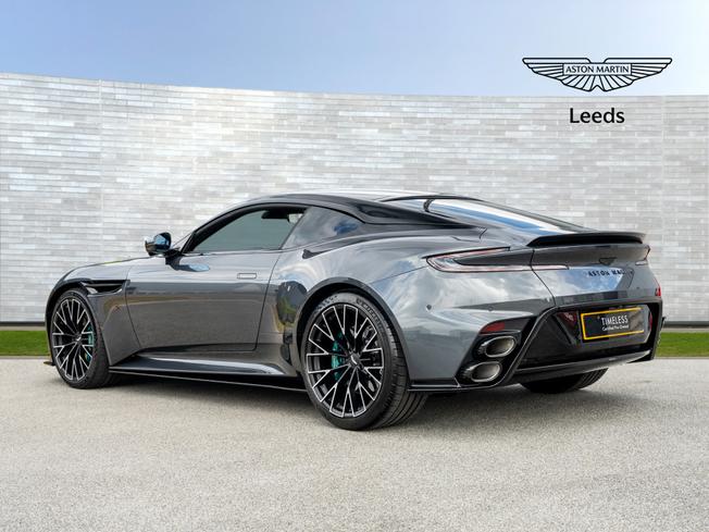 ASTON MARTIN DB12 Photo 2