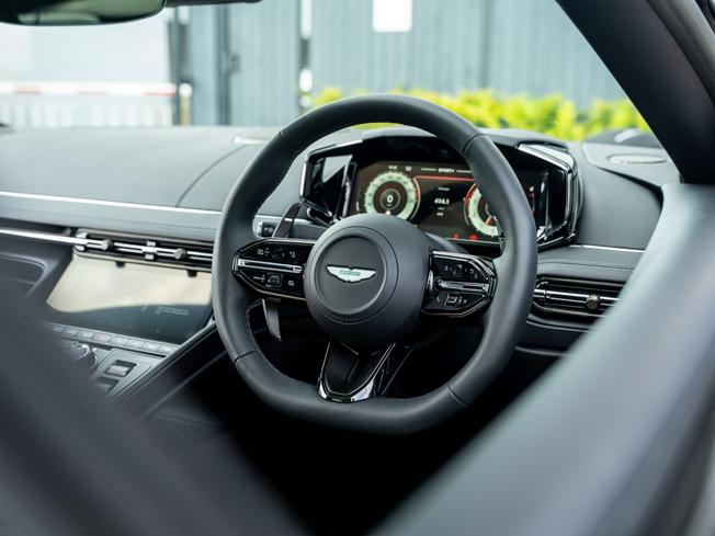 ASTON MARTIN DB12 Photo 20