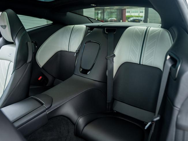 ASTON MARTIN DB12 Photo 23