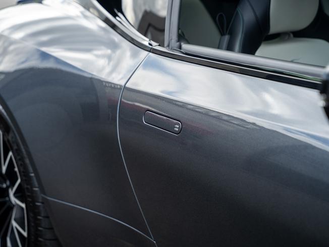 ASTON MARTIN DB12 Photo 32