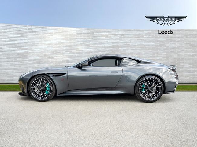 ASTON MARTIN DB12 Photo 33