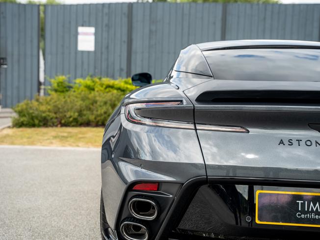 ASTON MARTIN DB12 Photo 35