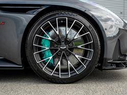 ASTON MARTIN DB12 Photo 4