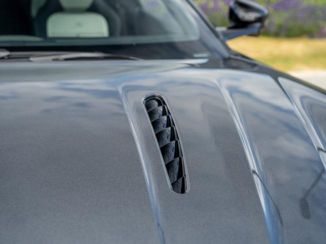 ASTON MARTIN DB12 Photo 43