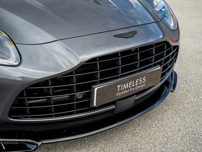 ASTON MARTIN DB12 Photo 45