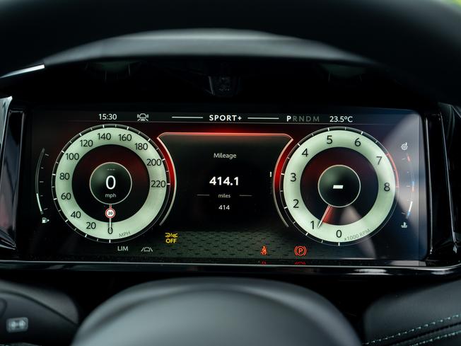 ASTON MARTIN Db12 Photo 6