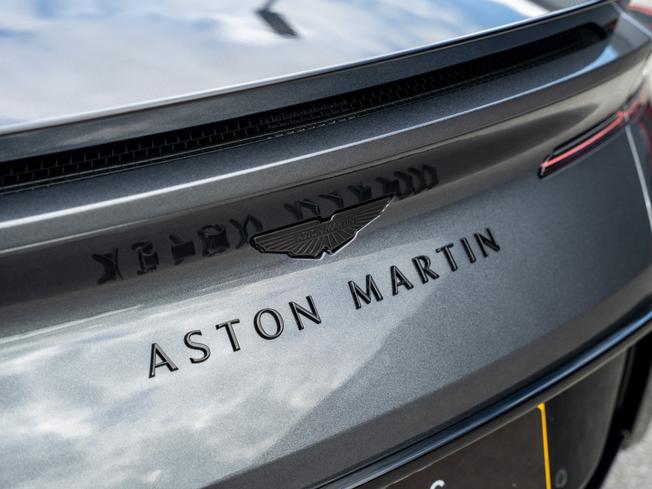 ASTON MARTIN DB12 Photo 7