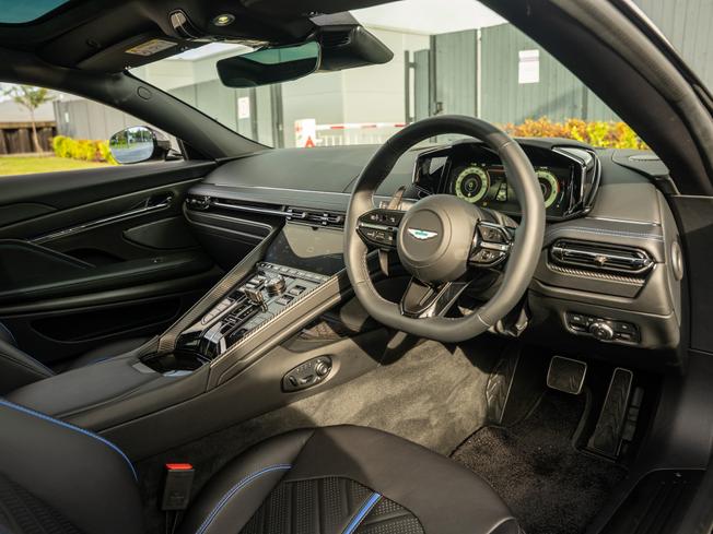 ASTON MARTIN DB12 S Coupe Photo 3