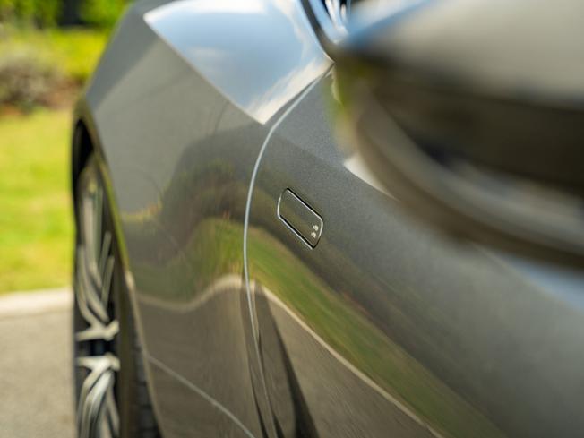 ASTON MARTIN DBS Photo 40