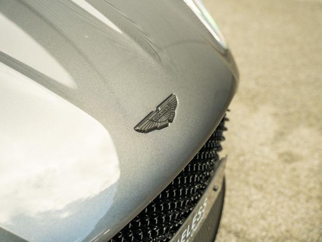 ASTON MARTIN DBS Photo 41