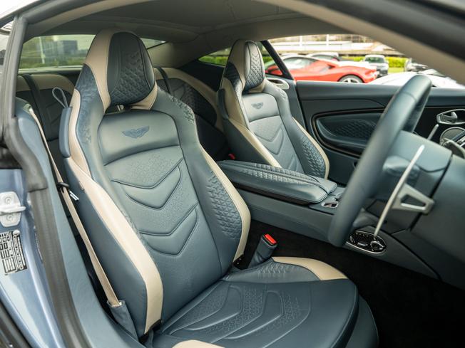 ASTON MARTIN DBS Photo 12