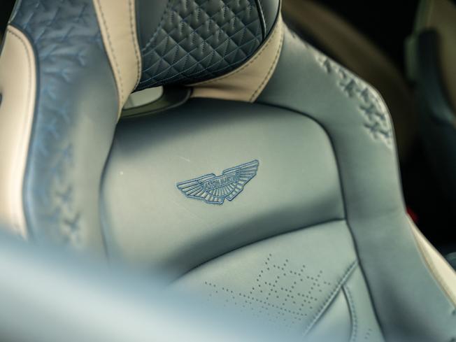 ASTON MARTIN DBS Photo 18