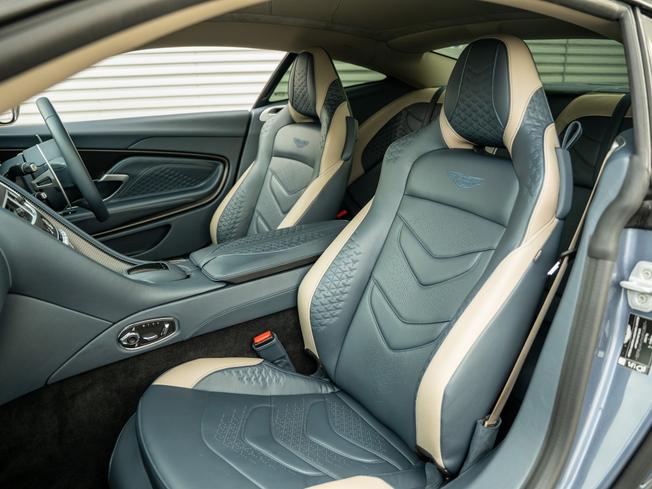 ASTON MARTIN DBS Photo 25