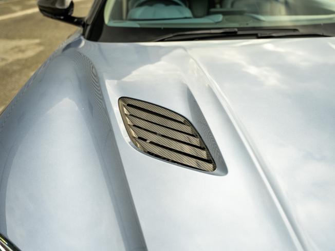 ASTON MARTIN DBS Photo 27
