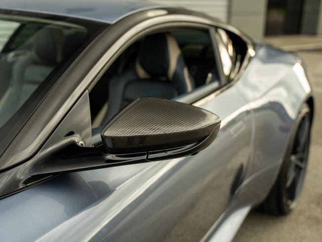 ASTON MARTIN DBS Photo 29