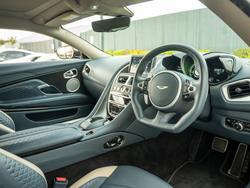 ASTON MARTIN DBS Photo 3
