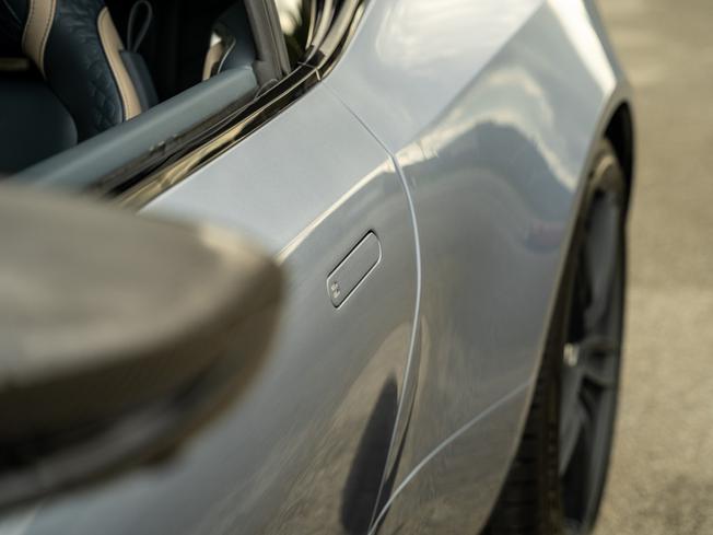 ASTON MARTIN DBS Photo 30