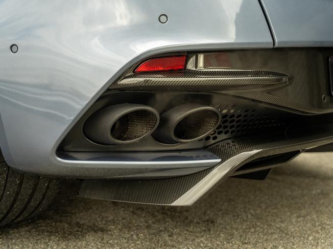 ASTON MARTIN DBS Photo 33