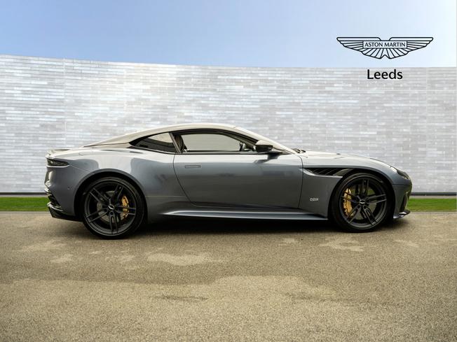 ASTON MARTIN DBS Photo 34