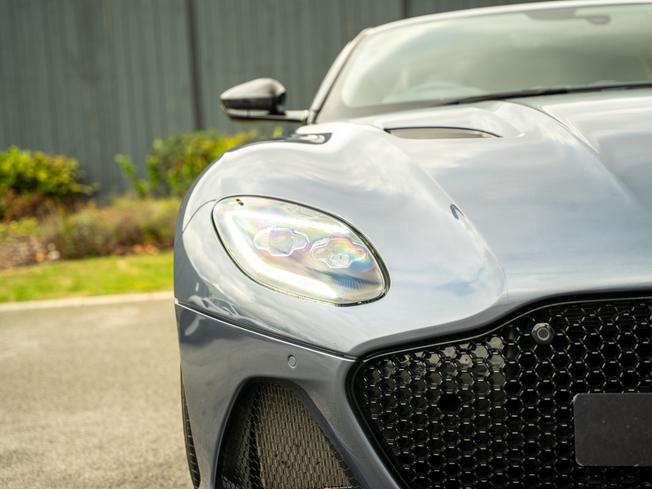ASTON MARTIN DBS Photo 38