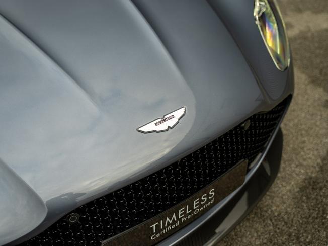 ASTON MARTIN DBS Photo 39
