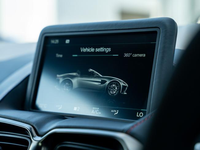 ASTON MARTIN Vantage Photo 10