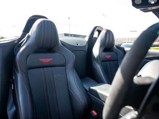 ASTON MARTIN Vantage Photo 12
