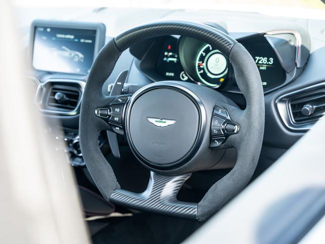 ASTON MARTIN Vantage Photo 19