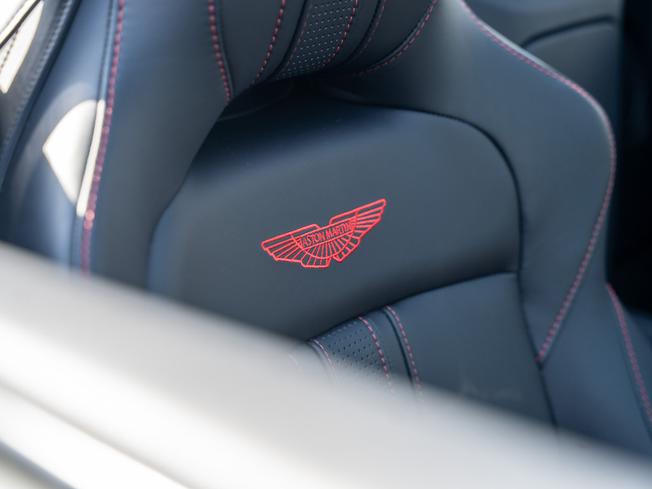 ASTON MARTIN Vantage Photo 22