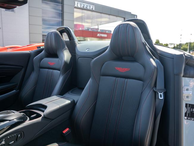 ASTON MARTIN Vantage Photo 24