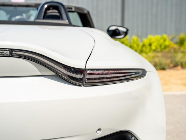 ASTON MARTIN Vantage Photo 25
