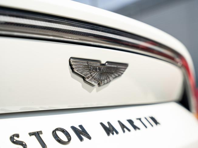 ASTON MARTIN Vantage Photo 26