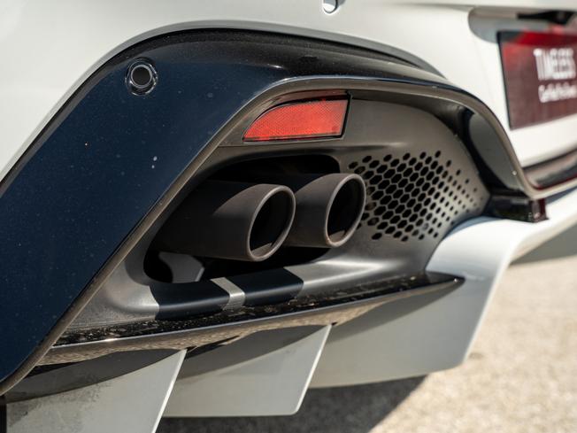 ASTON MARTIN Vantage Photo 27