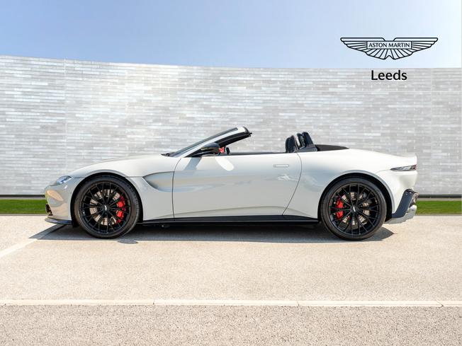 ASTON MARTIN Vantage Photo 29