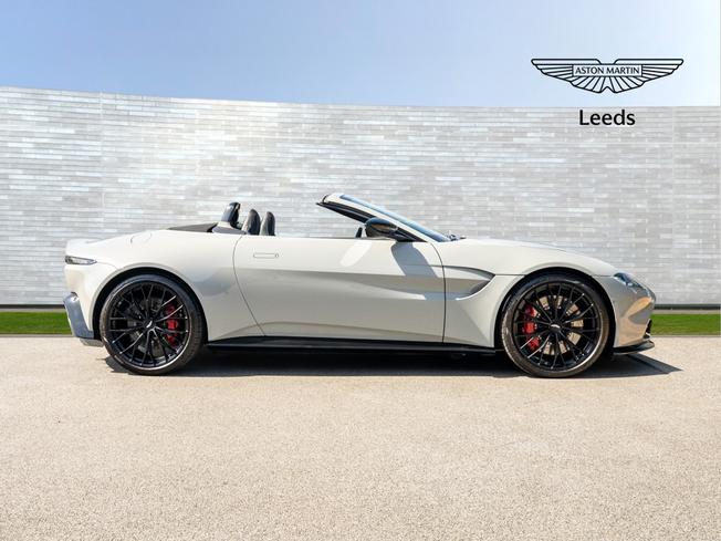 ASTON MARTIN Vantage Photo 30