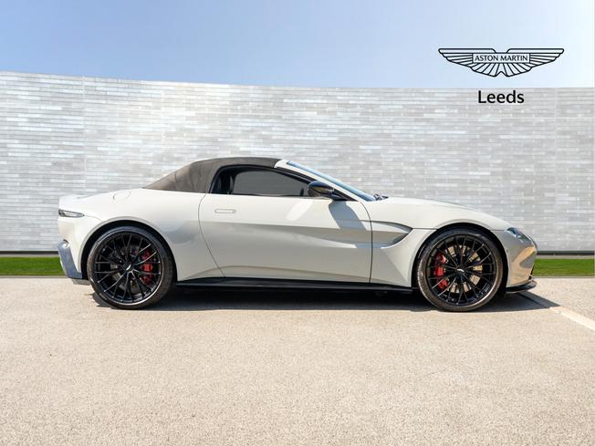ASTON MARTIN Vantage Photo 31