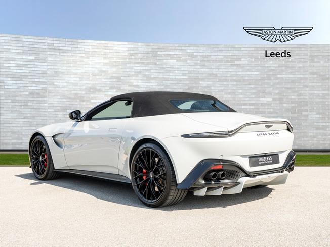 ASTON MARTIN Vantage Photo 32