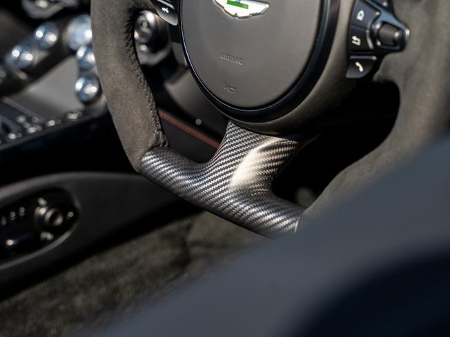 ASTON MARTIN Vantage Photo 34