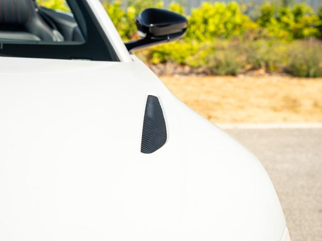 ASTON MARTIN Vantage Photo 38