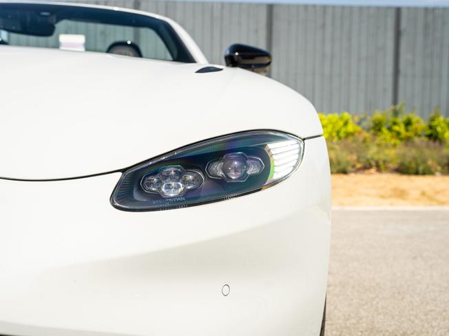 ASTON MARTIN Vantage Photo 39
