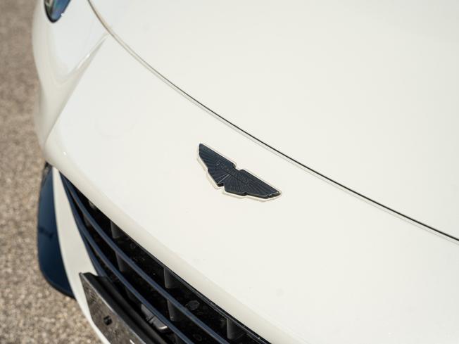 ASTON MARTIN Vantage Photo 40