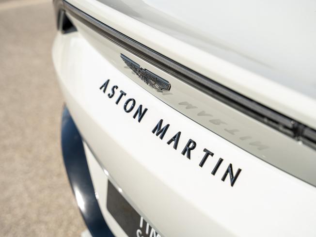 ASTON MARTIN Vantage Photo 8