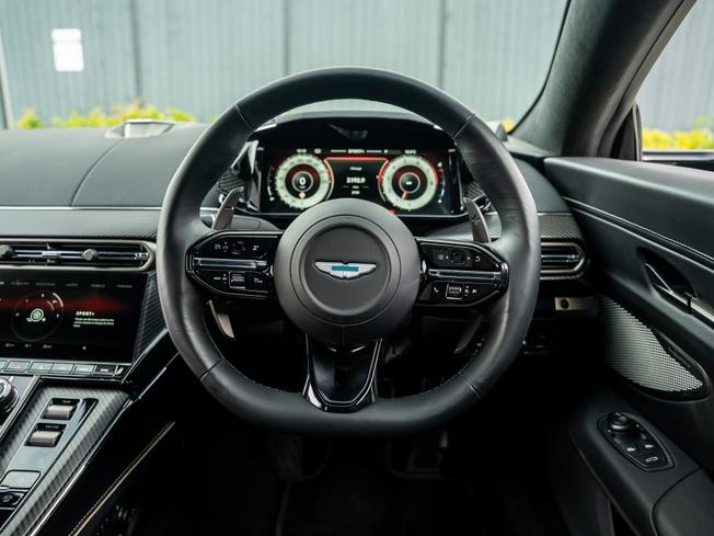 ASTON MARTIN Vantage Photo 11