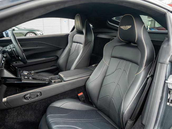 ASTON MARTIN Vantage Photo 12