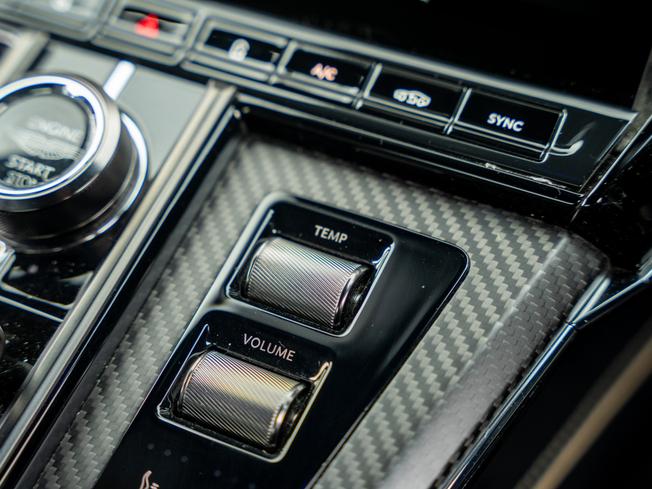 ASTON MARTIN Vantage Photo 13