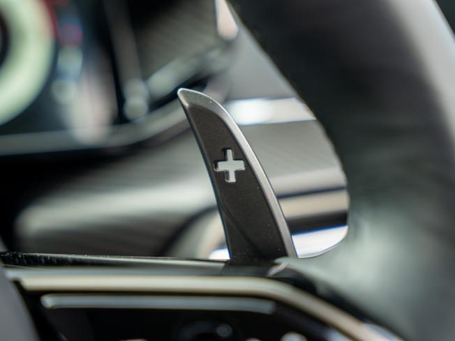 ASTON MARTIN Vantage Photo 16