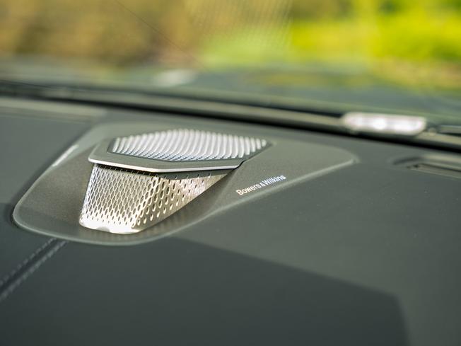 ASTON MARTIN Vantage Photo 17
