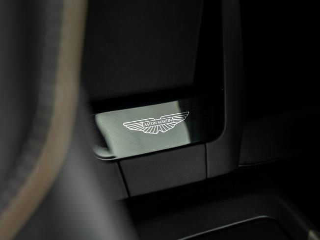 ASTON MARTIN Vantage Photo 21