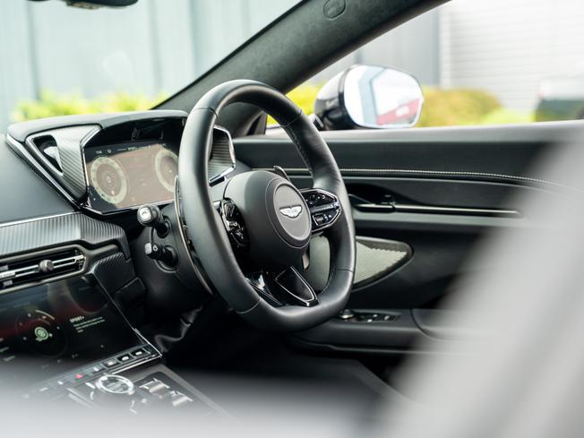 ASTON MARTIN Vantage Photo 23
