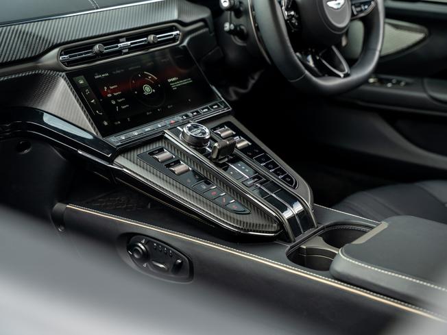 ASTON MARTIN Vantage Photo 24